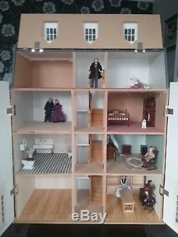 Beeches dolls house. Georgian part furnished