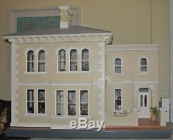 Delightful THE VILLA by TREVOR & SUE COOK 112 DOLLS HOUSE includes LIGHTING