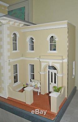 Delightful THE VILLA by TREVOR & SUE COOK 112 DOLLS HOUSE includes LIGHTING