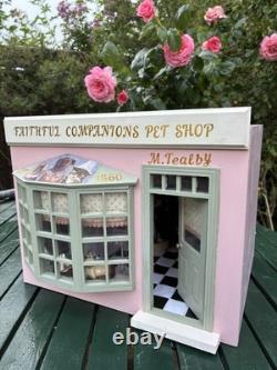 Dolls House 1/12 Scale Miniature Customised Lady & The Tramp Pet Shop Room Box Dolls House 1/12 Scale Miniature Customised Lady & The Tramp Pet Shop Room Box