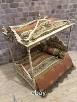 Dolls House 1/12 Scale Miniature Jiayi White & Gold 4 Poster Bed & Bedding