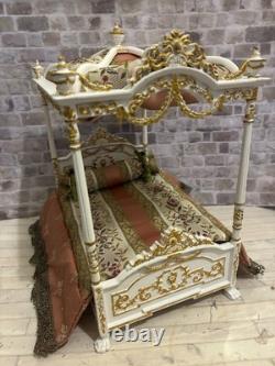 Dolls House 1/12 Scale Miniature Jiayi White & Gold 4 Poster Bed & Bedding