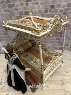 Dolls House 1/12 Scale Miniature Jiayi White & Gold 4 Poster Bed & Bedding