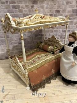 Dolls House 1/12 Scale Miniature Jiayi White & Gold 4 Poster Bed & Bedding