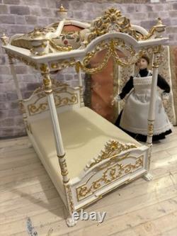 Dolls House 1/12 Scale Miniature Jiayi White & Gold 4 Poster Bed & Bedding