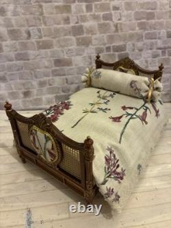 Dolls House 1/12 Scale Miniature Quality Walnut French Double Bed And Bedding