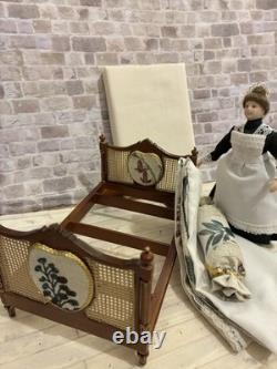 Dolls House 1/12 Scale Miniature Quality Walnut French Double Bed And Bedding