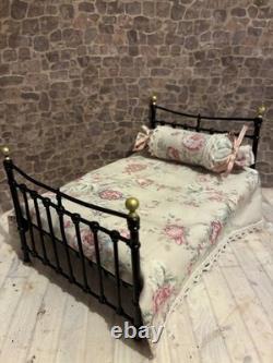 Dolls House 1/12 Scale Vintage Phoenix Miniatures Double Metal Bed & Bedding