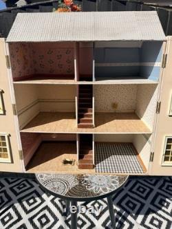 Dolls House Emporium Classic Dolls House Vintage 112 Scale Miniature