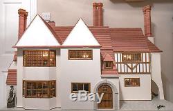 Dolls House Emporium LUTYENS HOUSE inc LIGHTING & Some FURNITURE Excellent Model