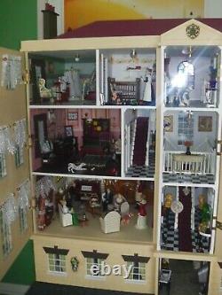 Dolls House Mansion with lights and furniture