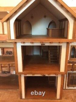 Dolls House Tudor Style Mansion by Rowen Miniatures