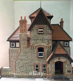 Dolls house (Authentic Miniature Victorian House)