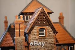 Dolls house (Authentic Miniature Victorian House)