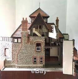 Dolls house (Authentic Miniature Victorian House)