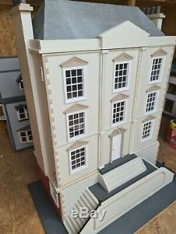 Dolls house emporium Montgomery Hall Doll's House solid build 1.12th