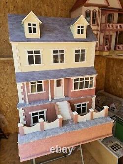 Dolls house emporium spring cottage with basement and pavement 1.12th