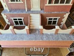 Dolls house emporium spring cottage with basement and pavement 1.12th