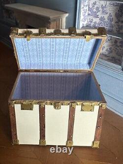 Dolls house miniature 112 ARTISAN ivory leather trunk by JOSE GOMEZ
