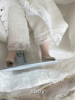 Dolls house miniature 112 ARTISAN porcelain Georgian lady doll POSEABLE