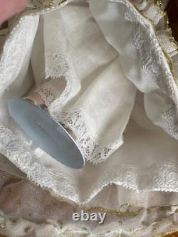 Dolls house miniature 112 ARTISAN porcelain Georgian lady doll POSEABLE