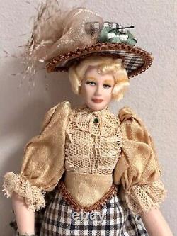 Dolls house miniature 112 ARTISAN porcelain Victorian lady doll