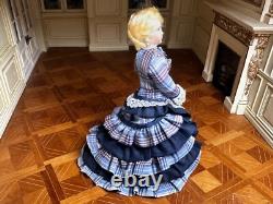 Dolls house miniature 112 ARTISAN porcelain Victorian lady doll POSEABLE
