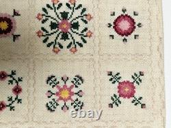 Dolls house miniature 112 HANDCRAFTED needlework bedspread (2) 165mm x 185mm