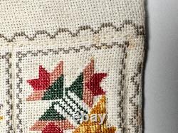 Dolls house miniature 112 pretty needlework bedspread (1) 165 mm x 185 mm