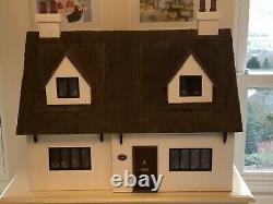 Dolls house miniature 112 pretty thatched cottage in style of Robert Stubbs