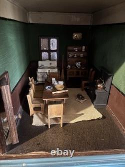 Handmade Antique Dolls House 1928 & Contents