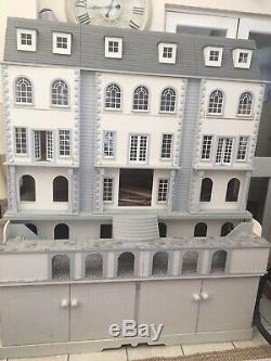 Large Dolls House Buyer to collect