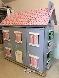 Le Toy Van The Lavender Dolls House with dolls and lots of furniture