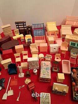 Lot Vintage Plastic And Metal Dollhouse Doll House Furniture Miniature Soooo Cu