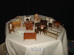 Lot of 24 Vintage Wooden & Ceramic Miniature Doll House Furniture EUC