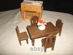Lot of 24 Vintage Wooden & Ceramic Miniature Doll House Furniture EUC