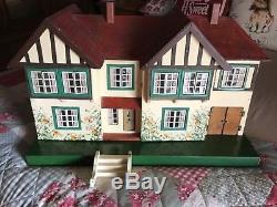 Lovely Vintage Triang 62 dolls house in great condition