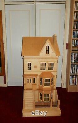 ONE OFF 12th SCALE EXTRA LARGE WOODEN GEORGIAN DOLLS HOUSE