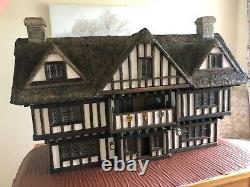Superb ROBERT STUBBS collectors Tudor 112 miniature dolls house FULLY LIT