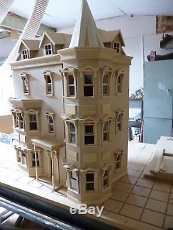 The Bentley House 1/12 SCALE DOLLS HOUSE ready made 12DHD041