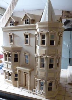 The Bentley House 1/12 SCALE DOLLS HOUSE ready made 12DHD041