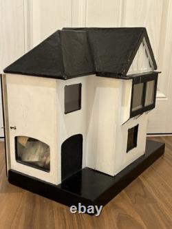 Vintage 16th Scale Dolls House Cottage(Triang) with Sylvanian Families Furnitur
