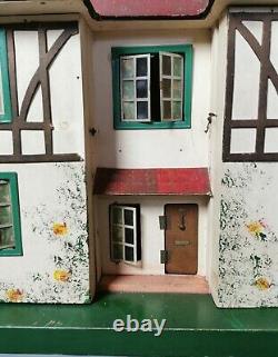 Vintage 1930's Triang Mock Tudor dolls house, large size dollhouse