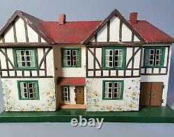 Vintage 1930's Triang Mock Tudor dolls house, large size dollhouse