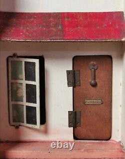 Vintage 1930's Triang Mock Tudor dolls house, large size dollhouse