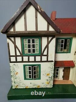 Vintage 1930's Triang Mock Tudor dolls house, large size dollhouse