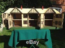 Vintage TRIANG 1930s dolls house and furniture