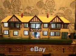 Vintage TRIANG 1930s dolls house and furniture