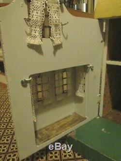 Vintage TRIANG PRINCESS DOLLS HOUSE