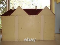 Vintage Triang Dollhouse built in England in 1950. Collectable